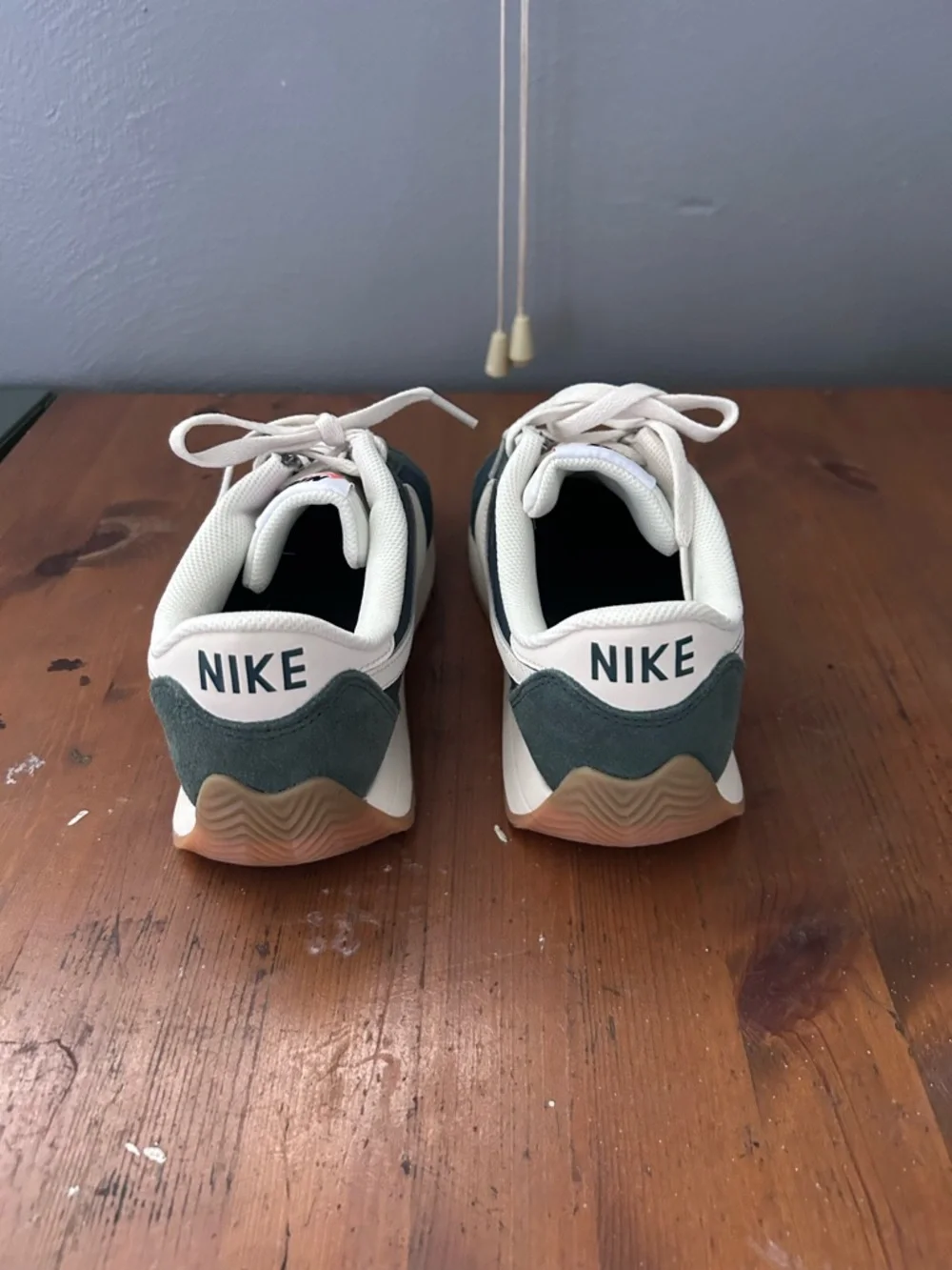 Nike Pacific Sneaker - Picture 3 of 4